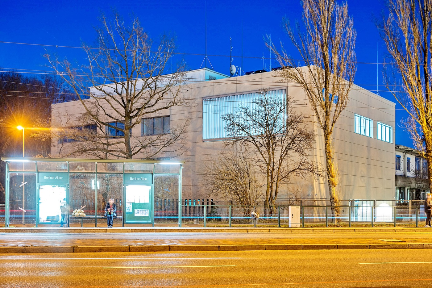 164 LWA 3 Strassenansicht Nacht klein